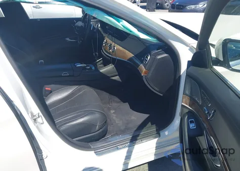 2015 Mercedes-Benz S 550 из США, поврежденный, VIN WDDUG8CB3FA184853